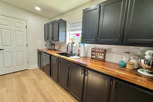 704 Shady Grove Ct, Granbury, TX 76049 - Photo 9