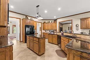 10072 Bluffview Cir, Pilot Point, TX 76258 - Photo 17