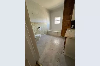 835 W Thompson Street, Jacksboro, TX 76458 - Photo 5