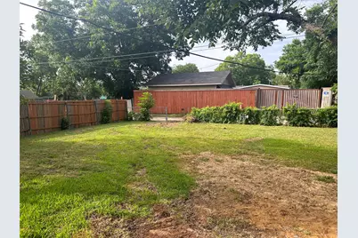 710 E Daugherty Drive, Garland, TX 75041 - Photo 11