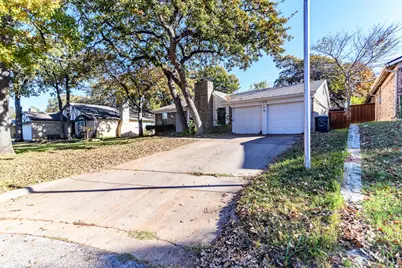 4815 Crestmont Court, Arlington, TX 76017 - Photo 3