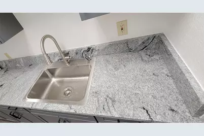 1638 W Irving Boulevard, Irving, TX 75061 - Photo 13