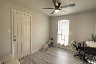 605 Olive St, Cleburne, TX 76031 - Photo 25