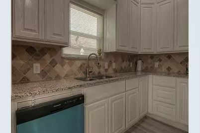 605 Olive Street, Cleburne, TX 76031 - Photo 9