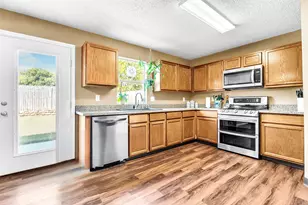 5237 Bedfordshire Dr, Fort Worth, TX 76135 - Photo 9