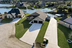 502 S Bay Ct, Runaway Bay, TX 76426 - Photo 3