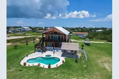 904 W Polk Avenue, Port O Connor, TX 77982 - Photo 5