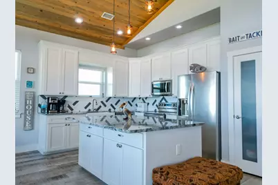 904 W Polk Avenue, Port O Connor, TX 77982 - Photo 17