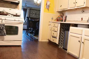 302 W 6th St, Lancaster, TX 75146 - Photo 7