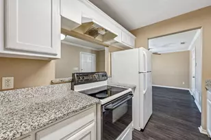 872 W Vanderbilt St, Stephenville, TX 76401 - Photo 3