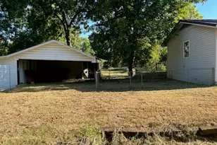 112 Elm St, Roxton, TX 75477 - Photo 21