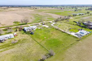 939 Twin Bends Rd, Crawford, TX 76638 - Photo 3