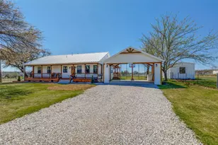 320 English Ct, Springtown, TX 76082 - Photo 1