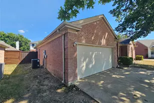 4508 Champion Hill Dr, Grand Prairie, TX 75052 - Photo 15