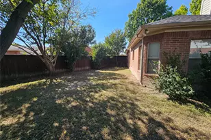 4508 Champion Hill Dr, Grand Prairie, TX 75052 - Photo 7