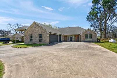 205 W San Chez Drive, Gainesville, TX 76240 - Photo 3