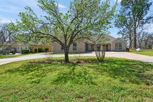 205 W San Chez Dr, Gainesville, TX 76240 - Photo 5