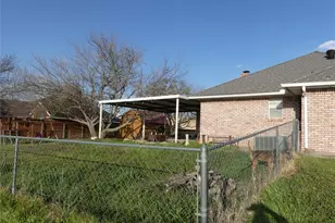 606 W Mulberry St, Decatur, TX 76234 - Photo 5