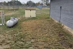 4 W Sherman St, Mullin, TX 76864 - Photo 9