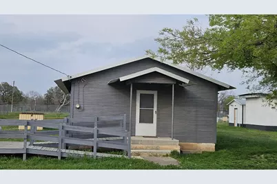 4 W Sherman Street, Mullin, TX 76864 - Photo 1