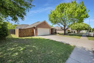 313 Angela Dr, Burleson, TX 76028 - Photo 3