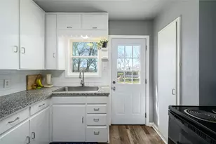 2106 N Alexander St, Sherman, TX 75092 - Photo 11