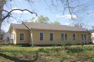 307 NE 5th St, Hubbard, TX 76648 - Photo 3