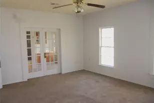 307 NE 5th St, Hubbard, TX 76648 - Photo 21