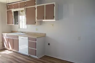 307 NE 5th St, Hubbard, TX 76648 - Photo 11