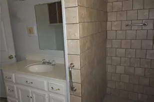 307 NE 5th St, Hubbard, TX 76648 - Photo 17