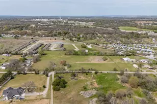 924 Fox Ln Rd, Azle, TX 76020 - Photo 1