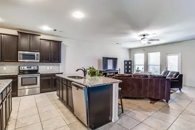 526 Meadow Springs Drive, Glenn Heights, TX 75154 - Photo 5