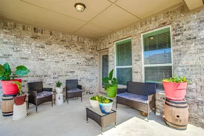 526 Meadow Springs Drive, Glenn Heights, TX 75154 - Photo 9