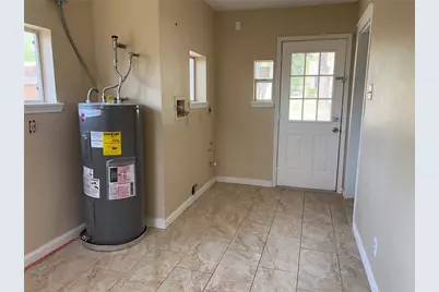 302 McDougal Avenue, San Antonio, TX 78223 - Photo 17