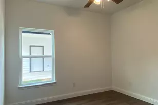 123 E 13th Ave, Corsicana, TX 75110 - Photo 9