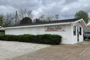 2526 Hillcrest Ln, Grand Prairie, TX 75052 - Photo 1