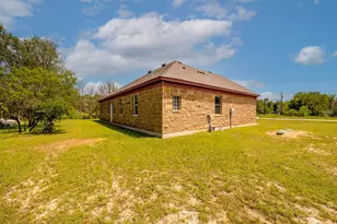 3024 Red Oak Dr, Granbury, TX 76048 - Photo 7