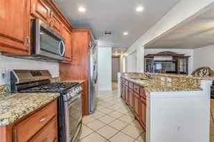 135 W Bear Creek Rd, Glenn Heights, TX 75154 - Photo 9