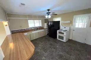 2011 W 5th St, Clifton, TX 76634 - Photo 17