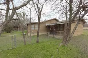 2011 W 5th St, Clifton, TX 76634 - Photo 25