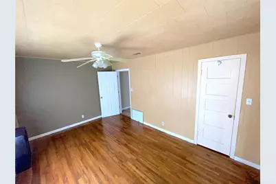 2011 W 5th Street, Clifton, TX 76634 - Photo 9