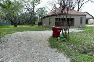 1711 Oriental St, Bonham, TX 75418 - Photo 3