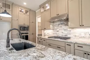 2407 Vineyard Dr, Granbury, TX 76048 - Photo 7