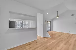 6026 Stoneybrook Dr, Fort Worth, TX 76112 - Photo 9