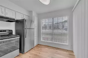 6042 Stoneybrook Dr, Fort Worth, TX 76112 - Photo 7