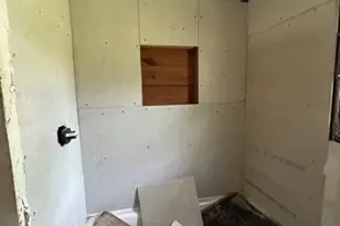 911 W Sears St, Denison, TX 75020 - Photo 9