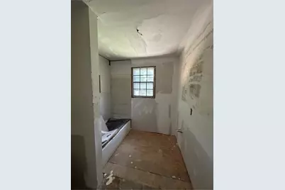 911 W Sears Street, Denison, TX 75020 - Photo 7