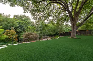 10989 Crooked Creek Dr, Dallas, TX 75229 - Photo 35