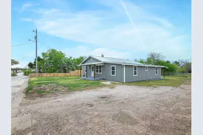 107 E Riley Street, Bowie, TX 76230 - Photo 7