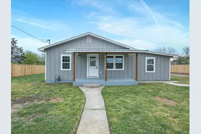 107 E Riley Street, Bowie, TX 76230 - Photo 1